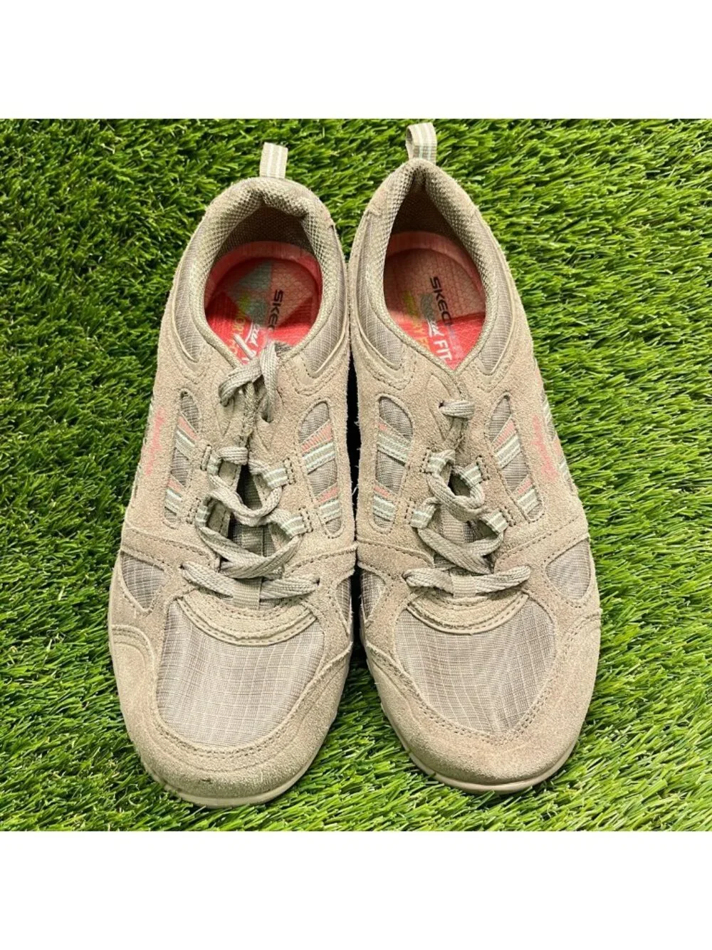 Skechers Breathe Easy Good Luck Womens Size 7.5 Taupe Athletic Shoes Sneakers